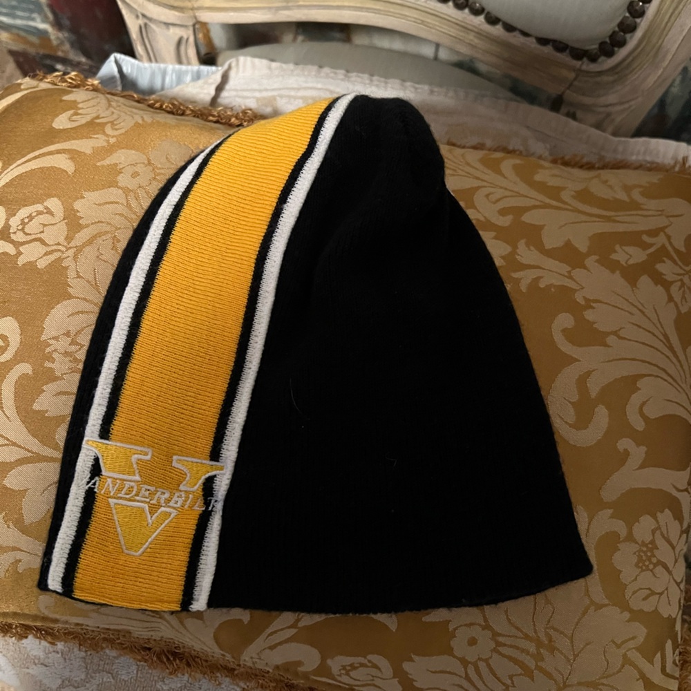 STARTER  Vanderbilt Commodores OSFA Black and Yellow Stripe Beanie